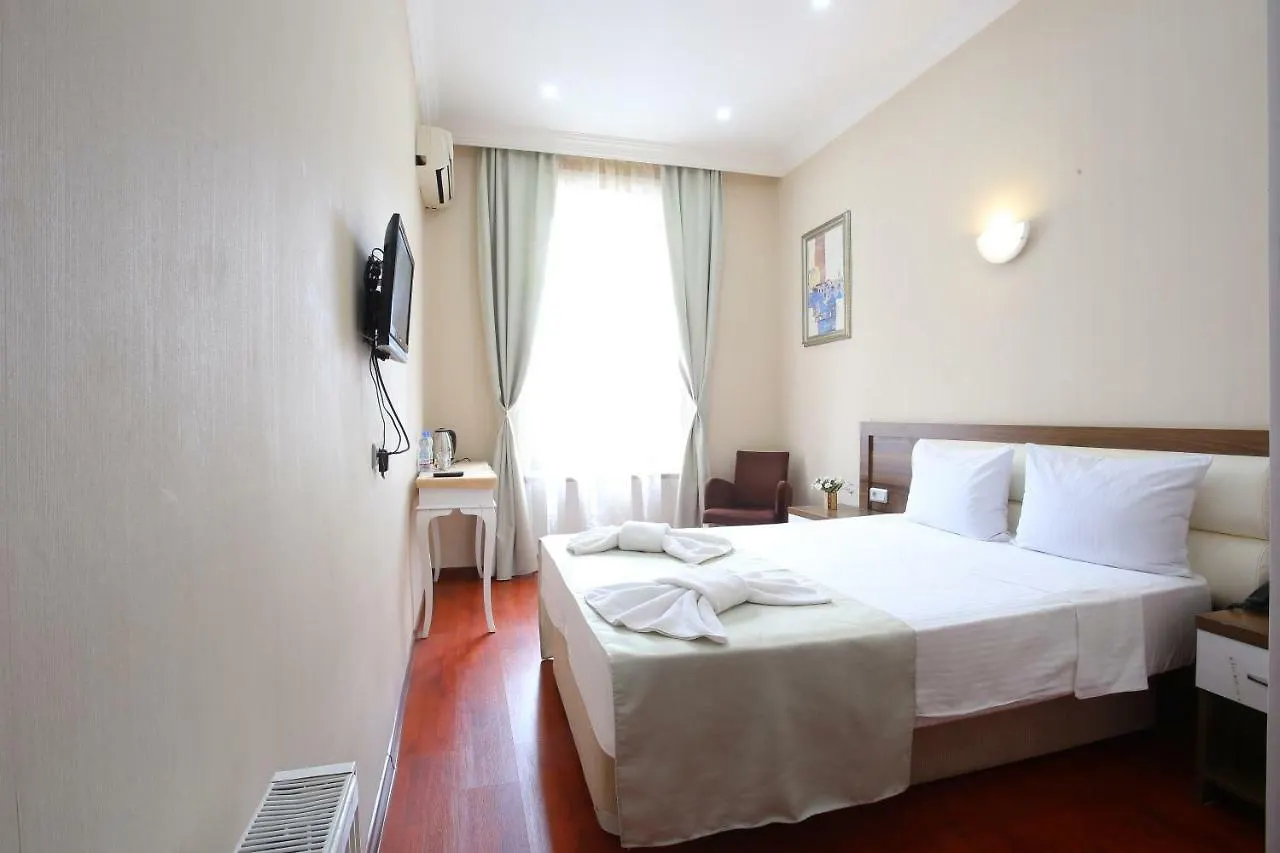 Hotel Aristocrat Tbilisi 4*,
